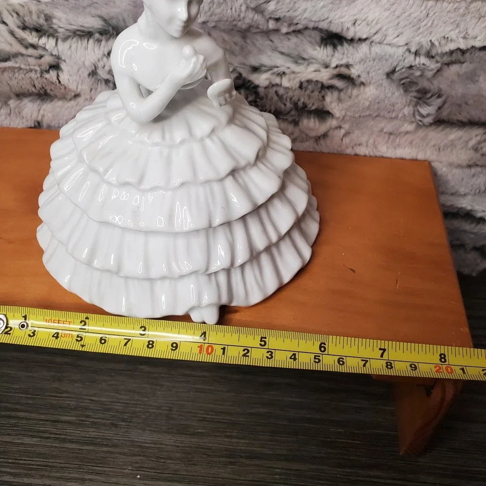 Kaldun Bogle White Porcelain Super Ruffle Belle‎ Dress Trinket Box Covered Dish